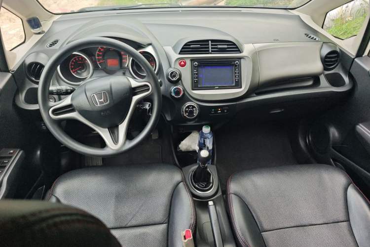 Used Honda Fit 2011 1.3L manual Comfort version Center Console
