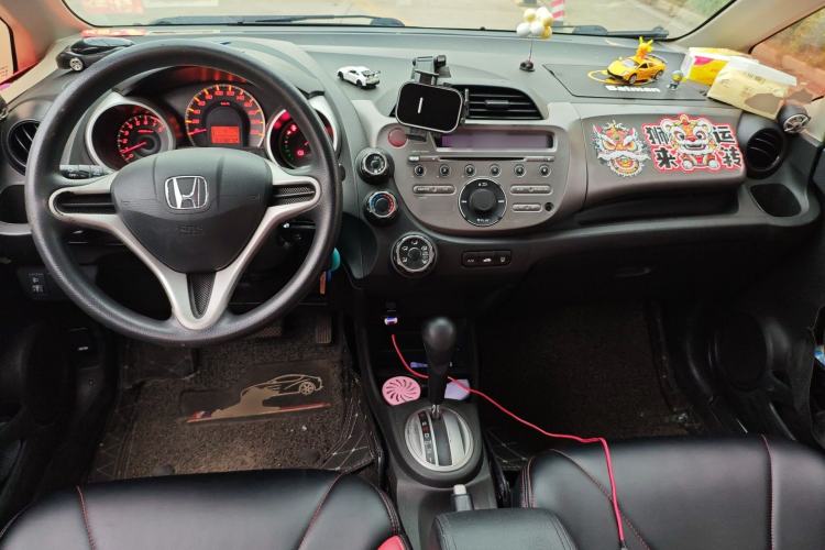 Used Honda Fit 2011 1.3L automatic comfort version Center Console