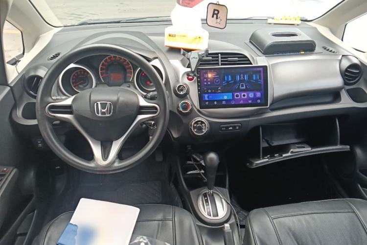Used Honda Fit 2011 1.5L Automatic Luxury Edition Center Console
