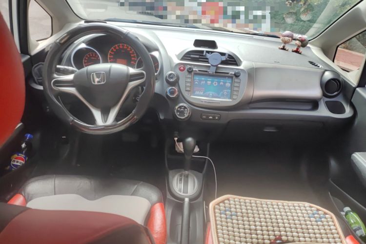Used Honda Fit 2011 1.5L Automatic Luxury Edition Center Console