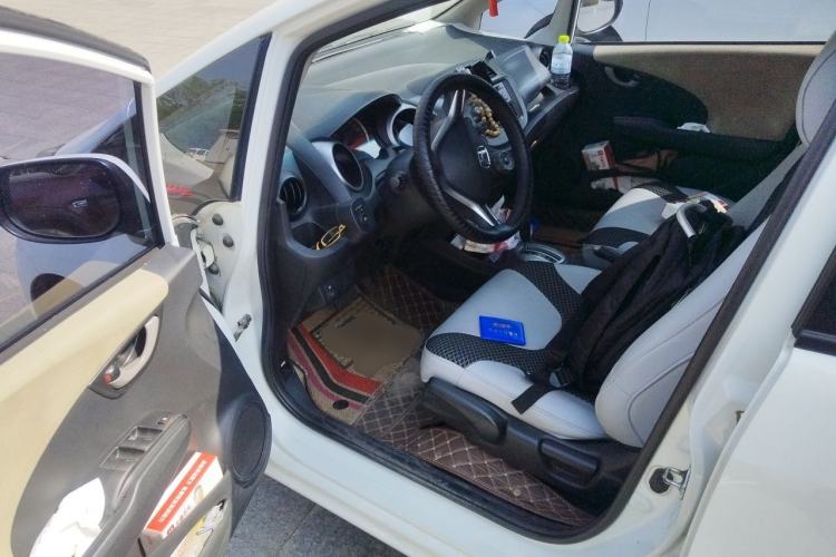 Used Honda Fit 2011 1.3L automatic comfort version Driver Seat