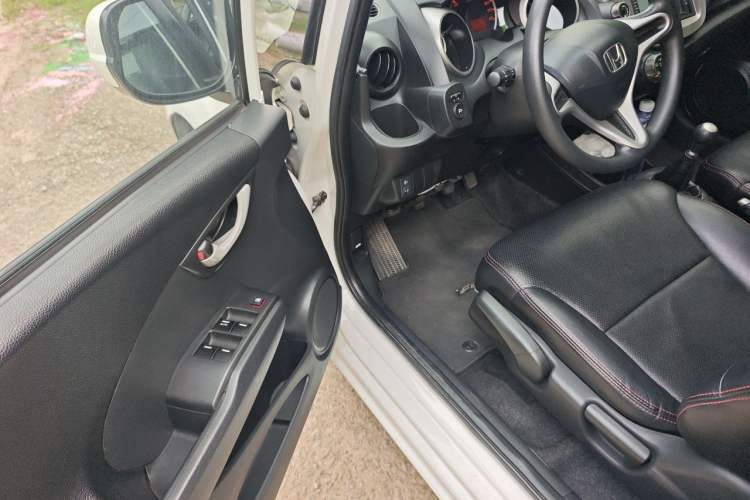 Used Honda Fit 2011 1.3L manual Comfort version Driver Seat