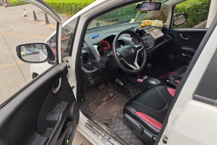 Used Honda Fit 2011 1.3L automatic comfort version Driver Seat