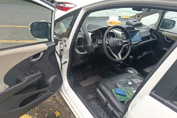 Used Honda Fit 2011 1.5L Automatic Luxury Edition Driver Seat