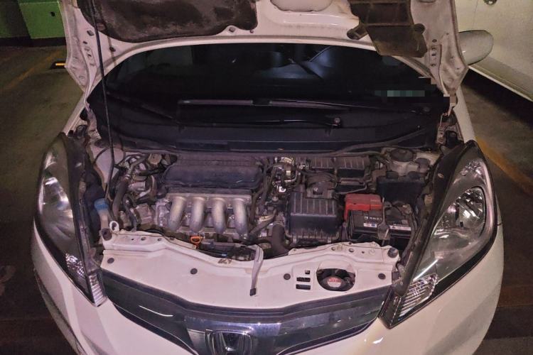 Used Honda Fit 2011 1.5L manual luxury version Engine Bay