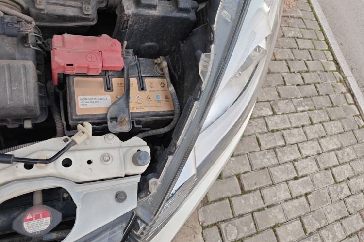 Used Honda Fit 2011 1.3L manual Comfort version Engine Bay Left