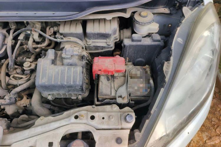 Used Honda Fit 2011 1.5L Automatic Luxury Edition Engine Bay Left