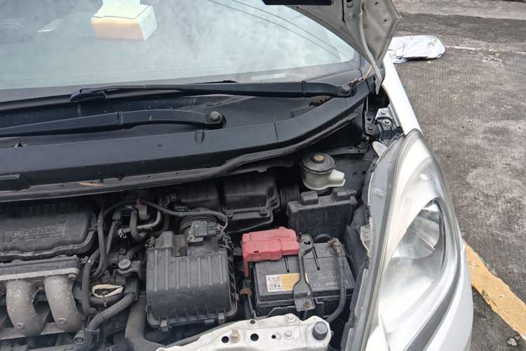 Used Honda Fit 2011 1.5L Automatic Luxury Edition Engine Bay Left