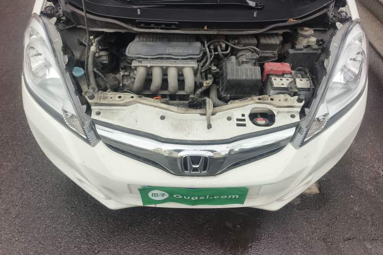 Used Honda Fit 2011 1.5L manual luxury version Engine Bay