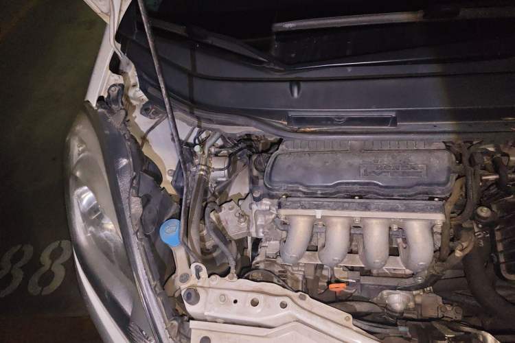 Used Honda Fit 2011 1.5L manual luxury version Engine Bay Right
