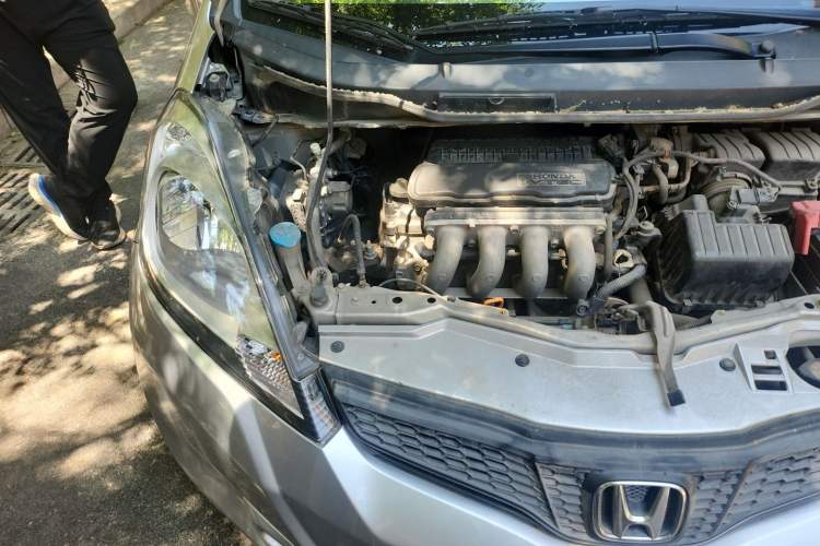 Used Honda Fit 2011 1.3L automatic comfort version Engine Bay Right