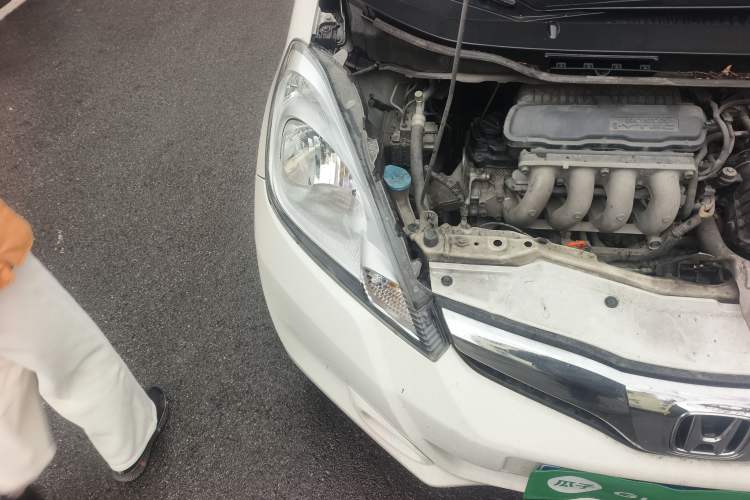 Used Honda Fit 2011 1.5L manual luxury version Engine Bay Right