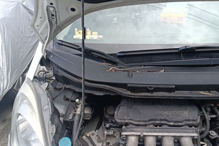 Used Honda Fit 2011 1.5L Automatic Luxury Edition Engine Bay Right