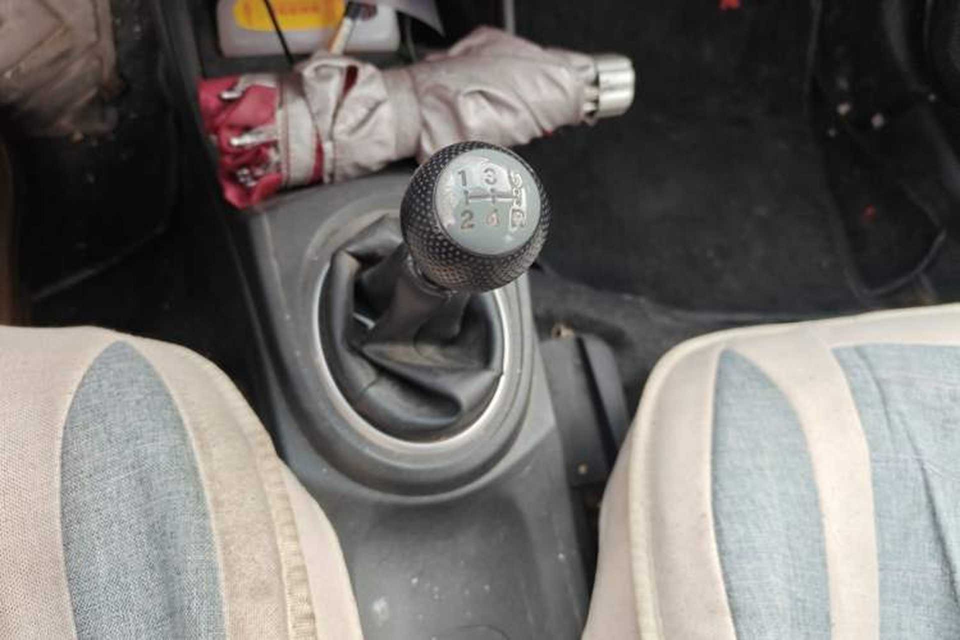 Used Honda Fit 2011 1.3L manual Comfort version Gear Lever