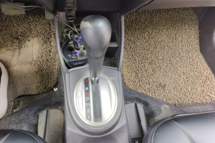 Used Honda Fit 2011 1.5L Automatic Luxury Edition Gear Lever