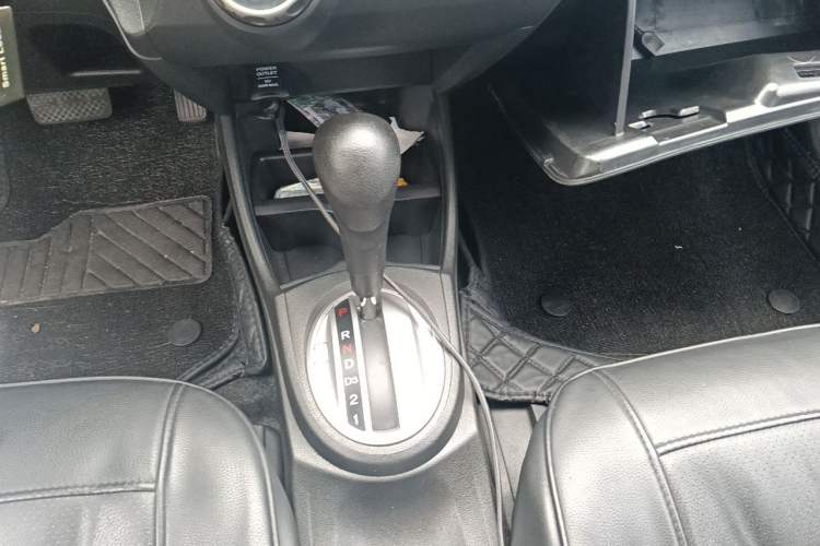Used Honda Fit 2011 1.5L Automatic Luxury Edition Gear Lever