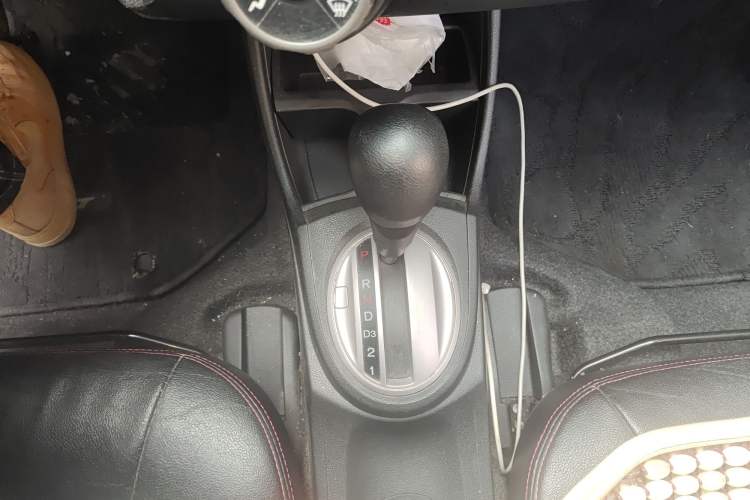 Used Honda Fit 2011 1.5L Automatic Luxury Edition Gear Lever