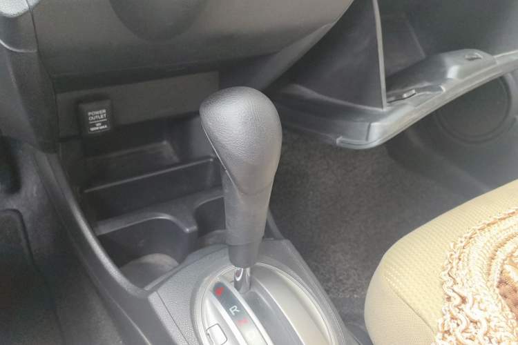 Used Honda Fit 2011 1.3L automatic comfort version Gear Lever