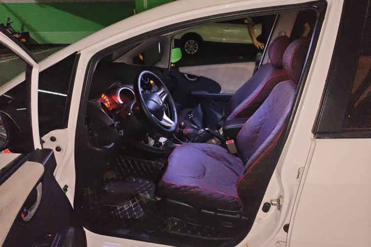 Used Honda Fit 2011 1.5L manual luxury version Left Front Seat