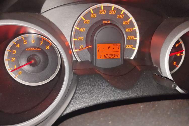 Used Honda Fit 2011 1.5L manual luxury version Odometer Close Up
