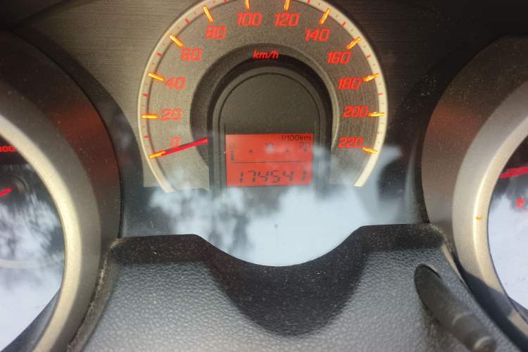 Used Honda Fit 2011 1.5L manual luxury version Odometer Close Up