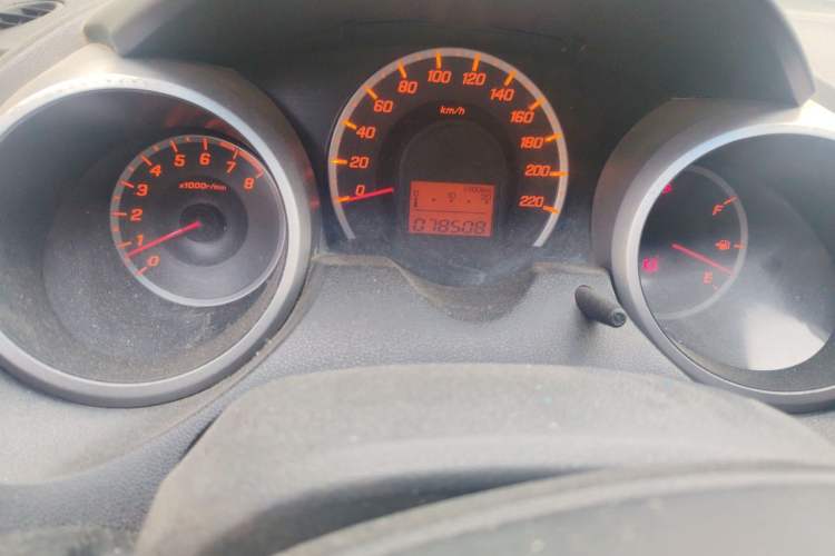 Used Honda Fit 2011 1.3L manual Comfort version Odometer Close Up