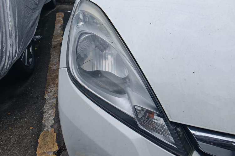 Used Honda Fit 2011 1.5L Automatic Luxury Edition Right Front Headlight