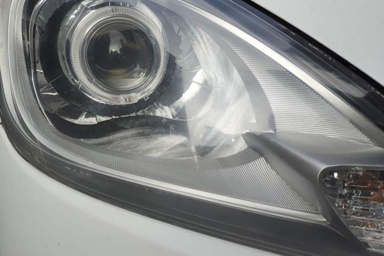 Used Honda Fit 2011 1.5L Automatic Luxury Edition Right Front Headlight