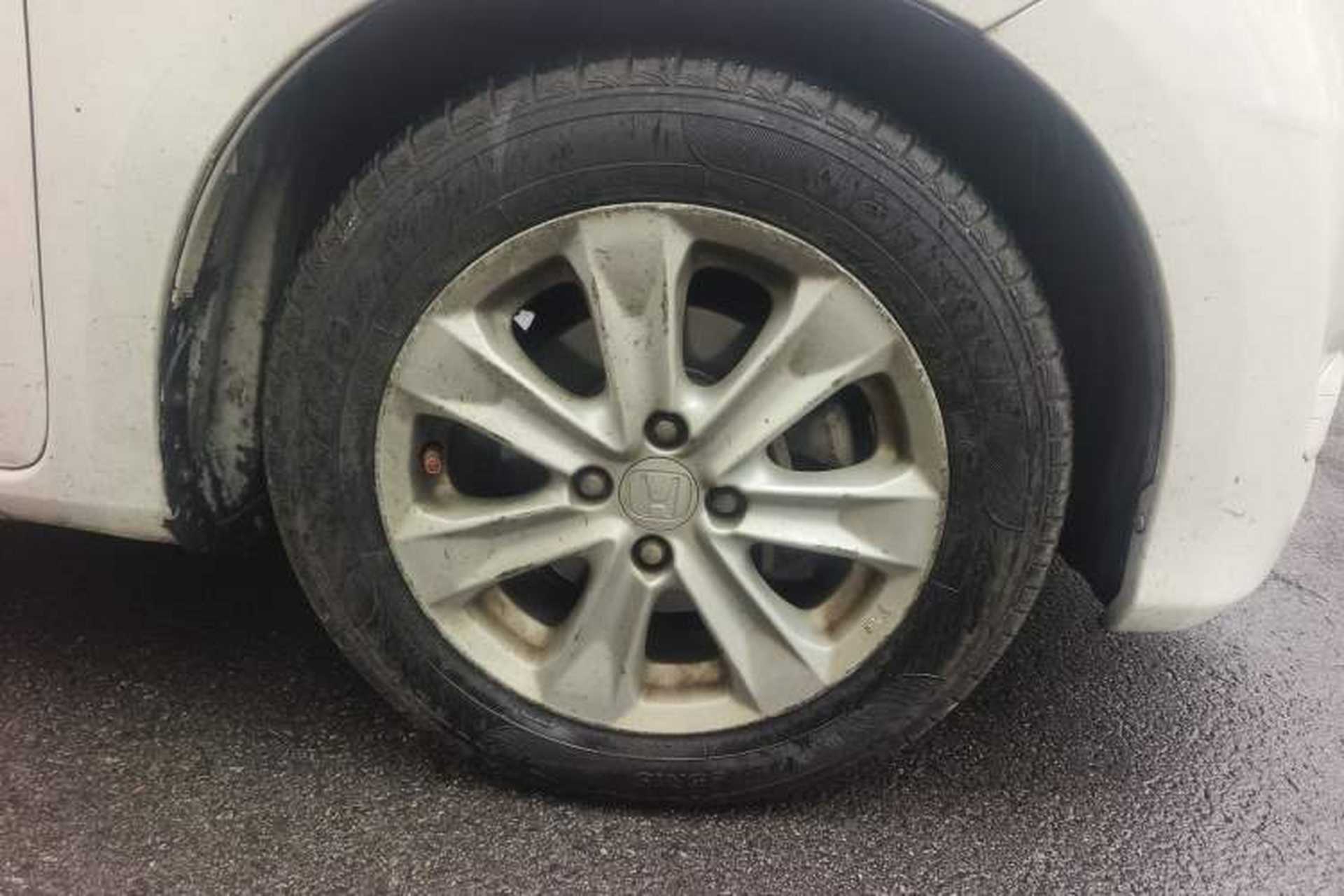 Used Honda Fit 2011 1.5L manual luxury version Right Front Wheel Hub