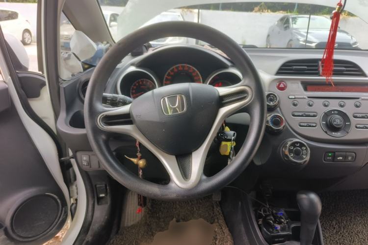 Used Honda Fit 2011 1.5L Automatic Luxury Edition Steering Wheel