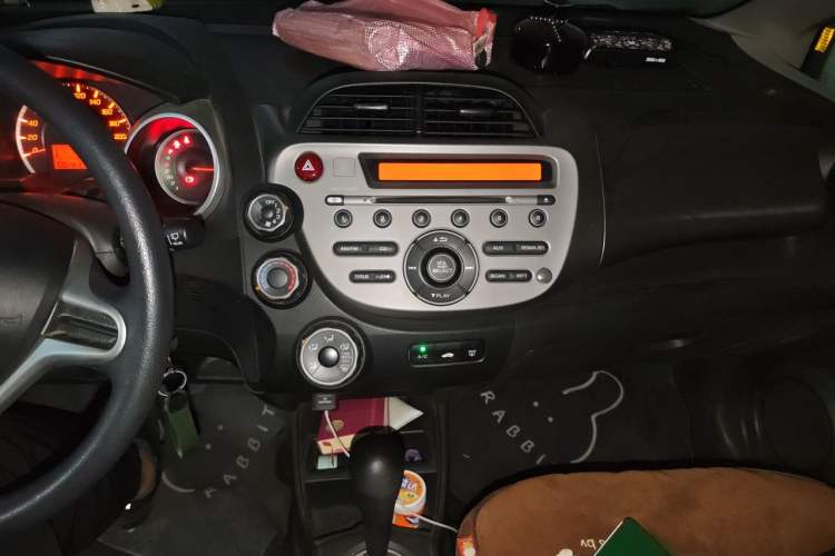 Used Honda Fit 2011 1.5L Automatic Luxury Edition Audio And AC Panel