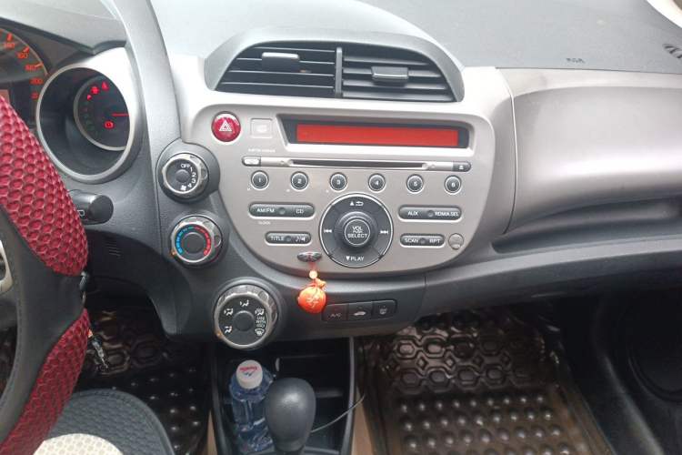 Used Honda Fit 2011 1.5L Automatic Luxury Edition Audio And AC Panel