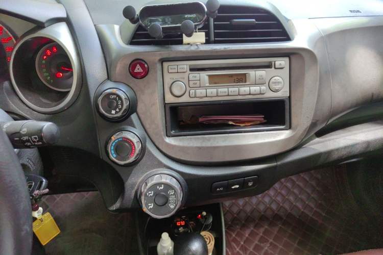 Used Honda Fit 2011 1.3L automatic comfort version Audio And AC Panel