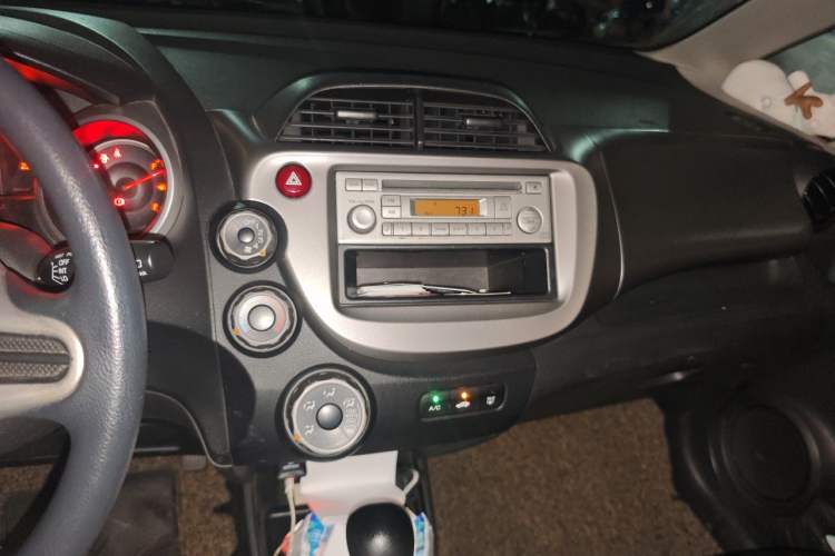 Used Honda Fit 2011 1.3L automatic comfort version Audio And AC Panel