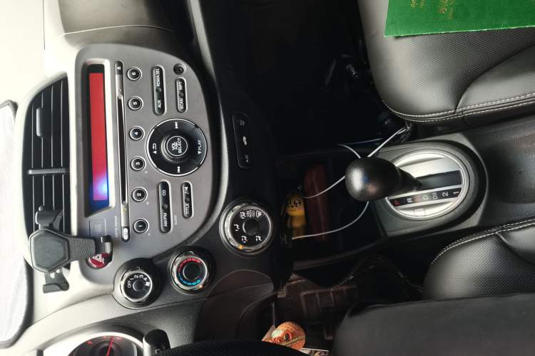 Used Honda Fit 2011 1.5L Automatic Luxury Edition Audio And AC Panel