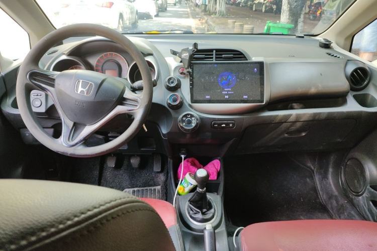 Used Honda Fit 2011 1.3L manual Comfort version Center Console