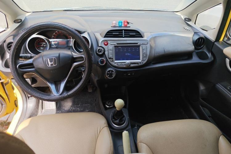 Used Honda Fit 2011 1.3L manual Comfort version Center Console