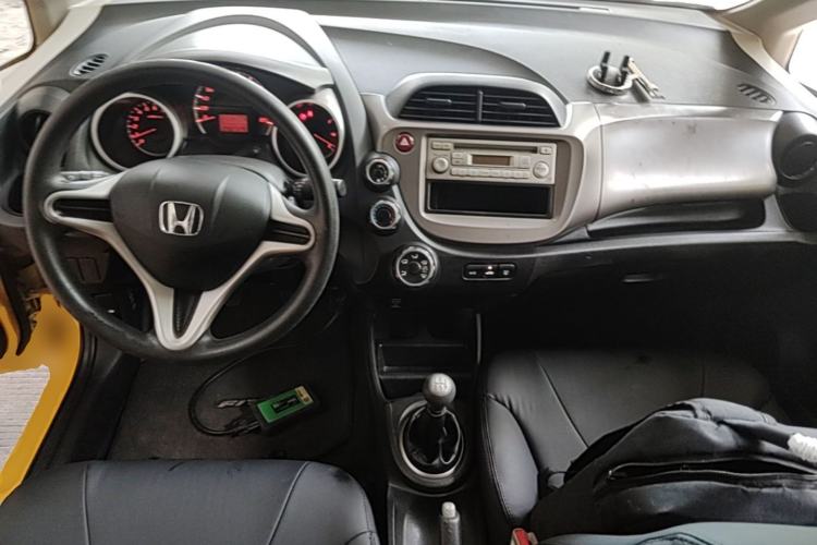 Used Honda Fit 2011 1.3L manual Comfort version Center Console