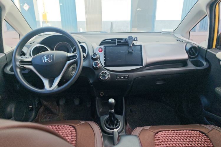 Used Honda Fit 2011 1.3L manual Comfort version Center Console