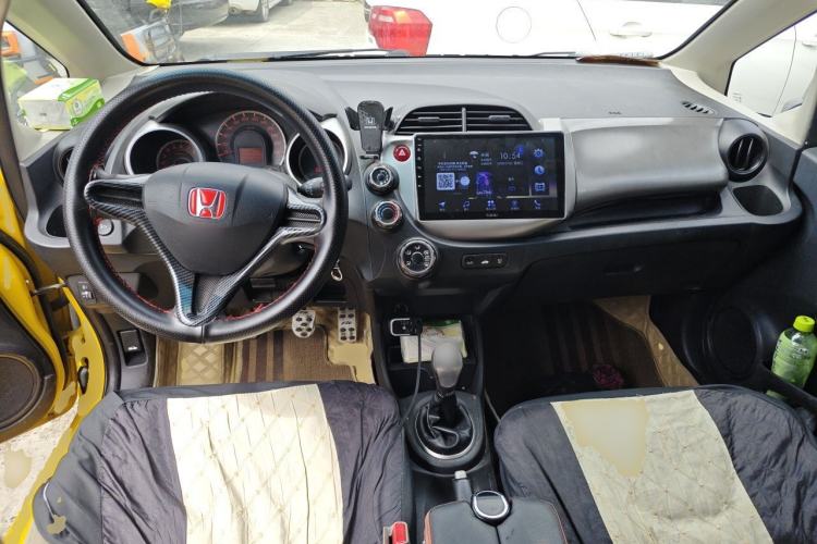 Used Honda Fit 2011 1.3L manual Comfort version Center Console