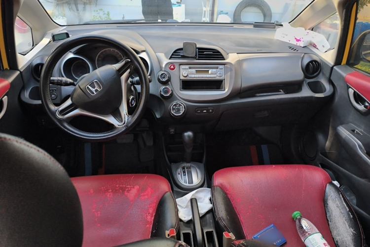 Used Honda Fit 2011 1.3L automatic comfort version Center Console