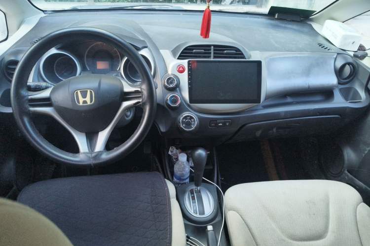 Used Honda Fit 2011 1.3L automatic comfort version Center Console