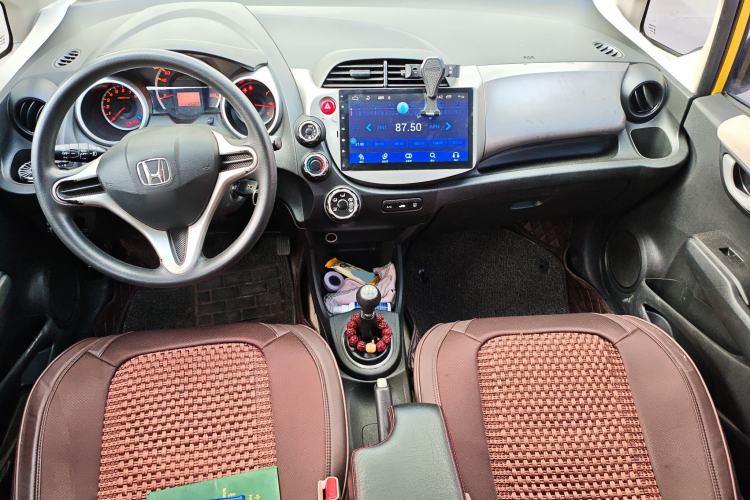 Used Honda Fit 2011 1.3L manual Comfort version Center Console