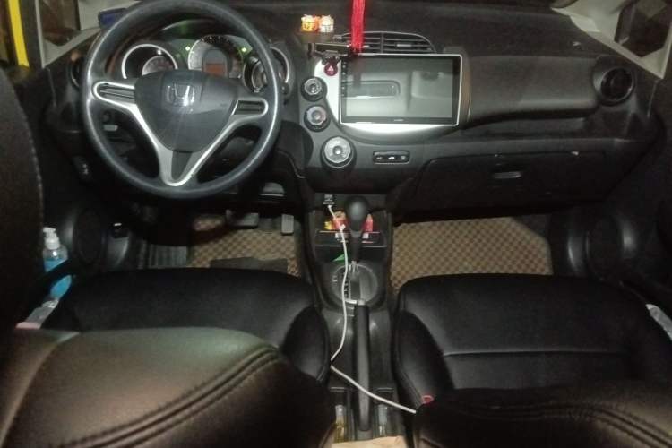 Used Honda Fit 2011 1.3L automatic comfort version Center Console