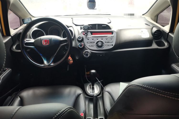 Used Honda Fit 2011 1.5L Automatic Luxury Edition Center Console