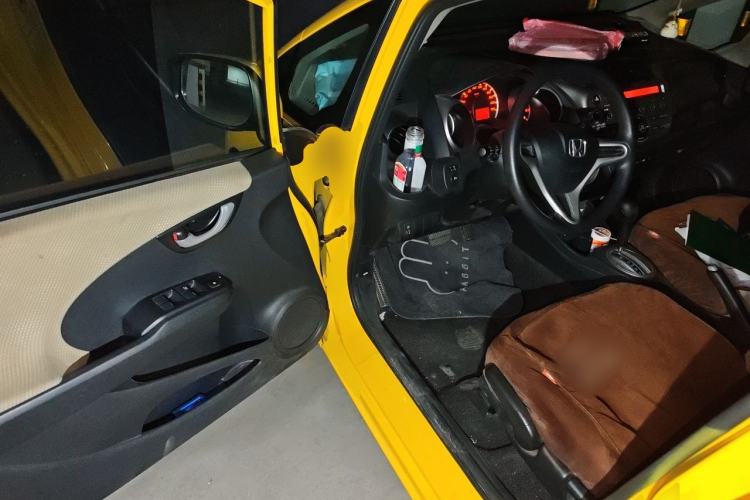 Used Honda Fit 2011 1.5L Automatic Luxury Edition Driver Seat