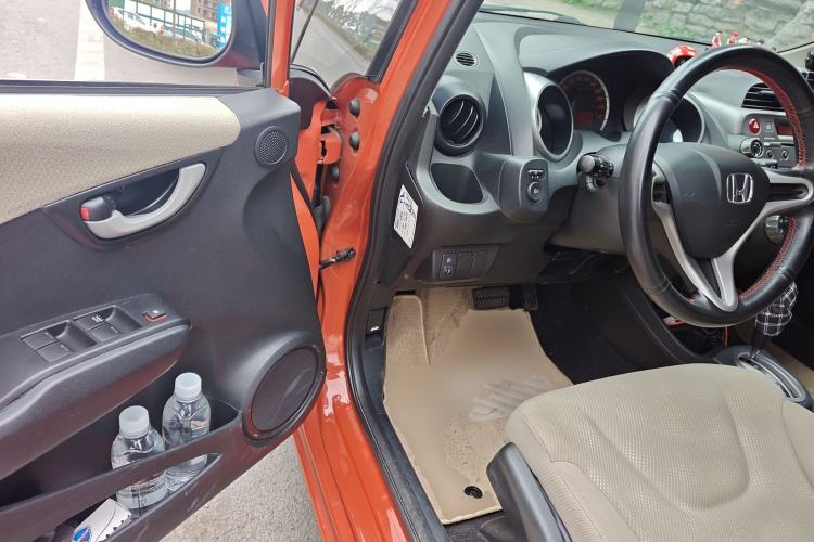 Used Honda Fit 2011 1.5L Automatic Luxury Edition Driver Seat