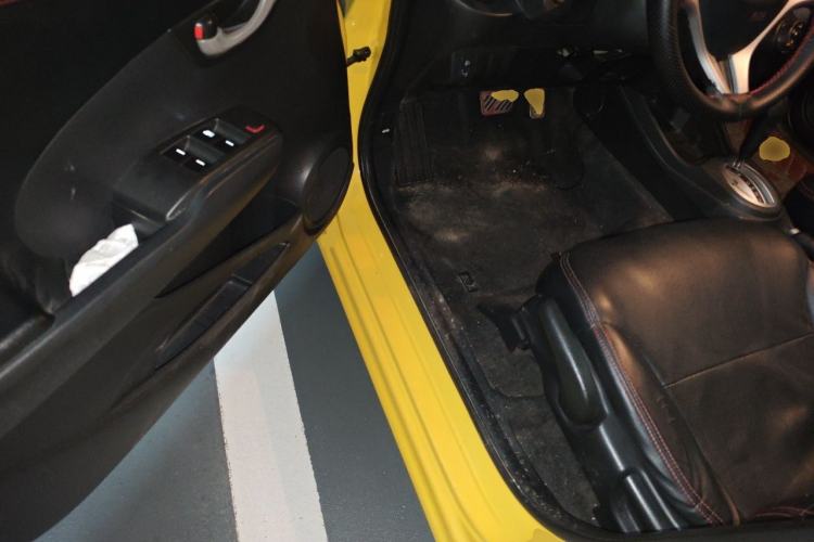 Used Honda Fit 2011 1.5L Automatic Luxury Edition Driver Seat