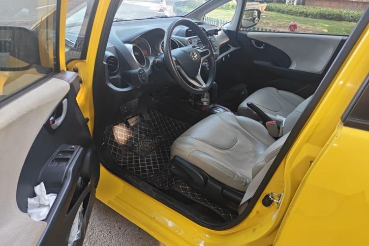 Used Honda Fit 2011 1.3L automatic comfort version Driver Seat