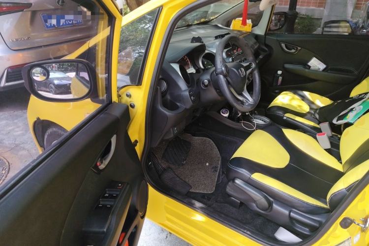 Used Honda Fit 2011 1.5L Automatic Luxury Edition Driver Seat